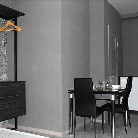 Solo Apartment Virmenska Kiev Bagian luar foto