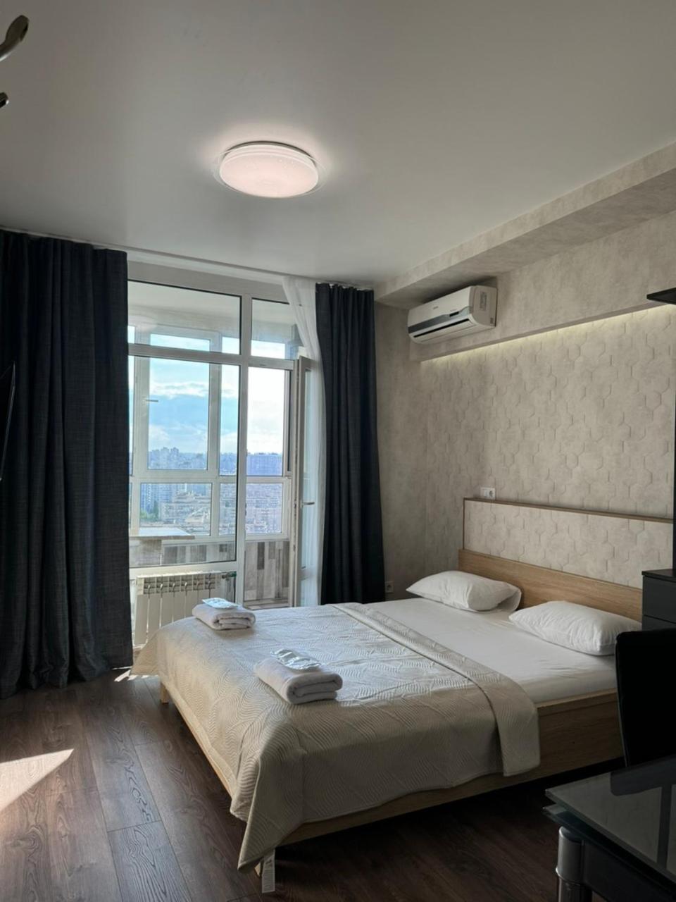 Solo Apartment Virmenska Kiev Bagian luar foto